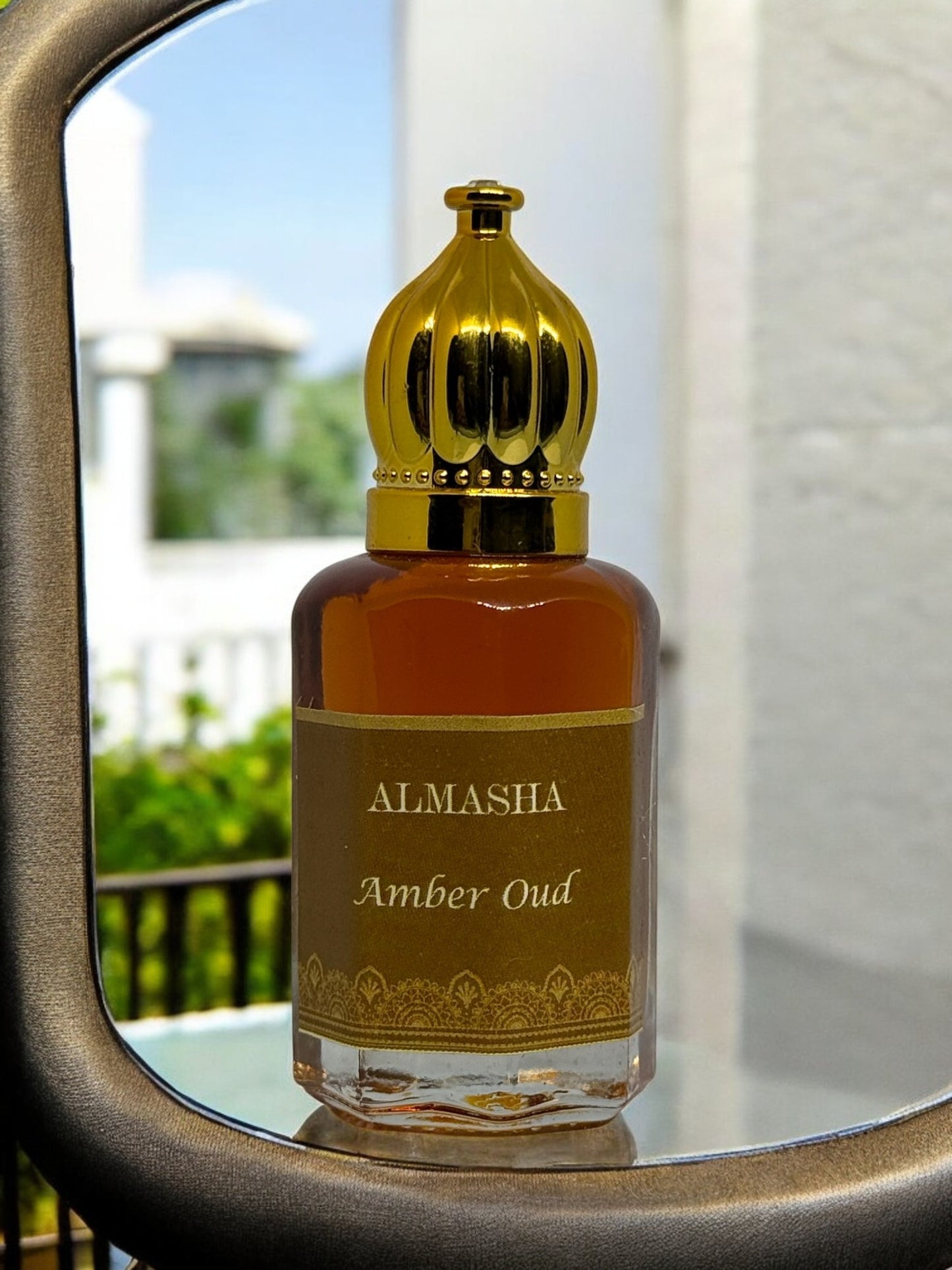 Amber Oud – Warm, Smoky Oud with a Touch of Golden Amber
